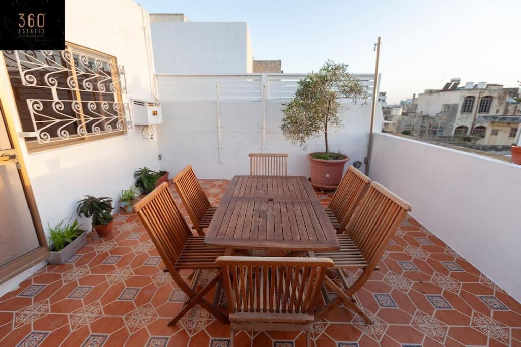 Beautiful, Typical Maltese 4Br Home With Roof Top By 360 Estates Sliema Exterior photo