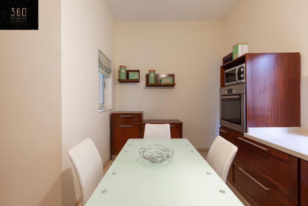 Beautiful, Typical Maltese 4Br Home With Roof Top By 360 Estates Sliema Exterior photo
