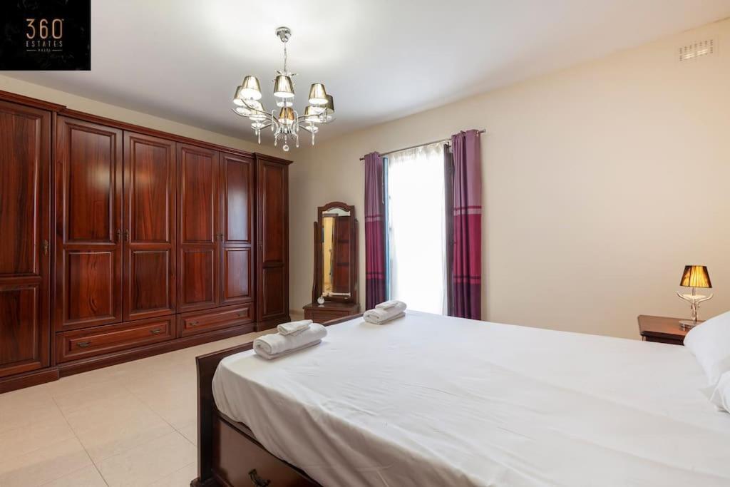 Beautiful, Typical Maltese 4Br Home With Roof Top By 360 Estates Sliema Exterior photo
