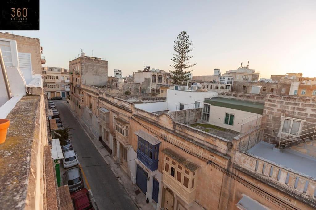 Beautiful, Typical Maltese 4Br Home With Roof Top By 360 Estates Sliema Exterior photo